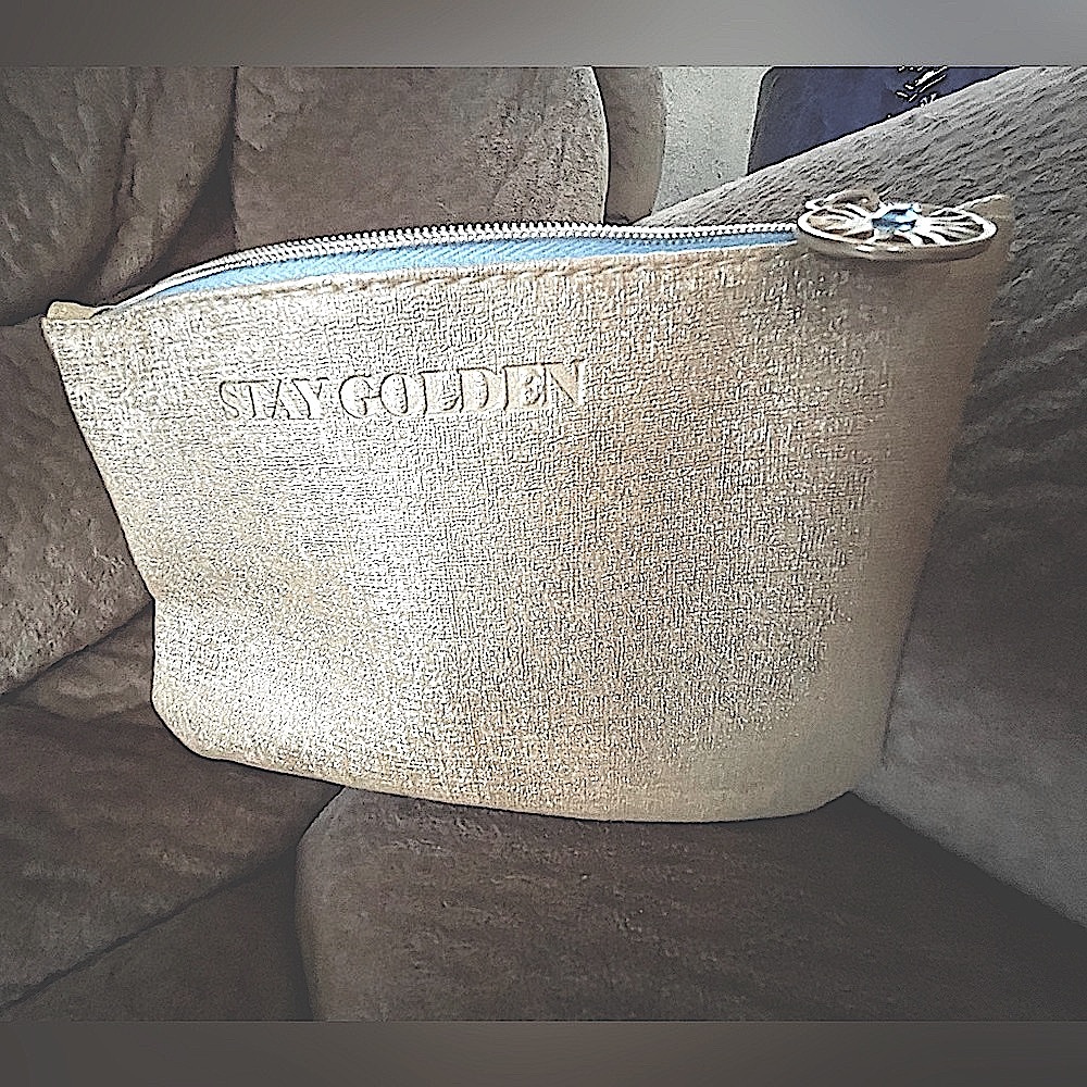 Makeup Bag 𝅺Gold Shimmery — IPSY - Picture 3 of 6